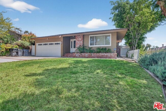 Building Photo - 626 Jamestown Rd