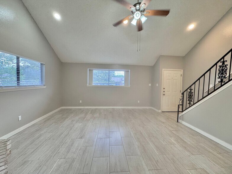Building Photo - 9414 Crystal Cove Cir