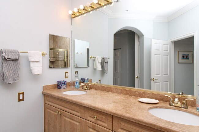 Building Photo - ** 2 PLUS DEN\2 BATH CONDO IN BARBADOS AT ...