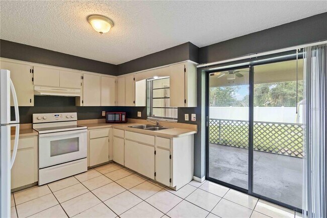 Building Photo - 284 Lomond Dr