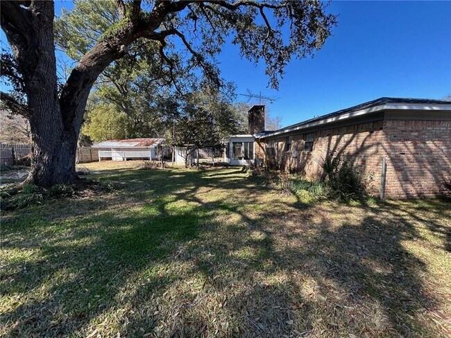 Building Photo - 5359 Emmett Dr