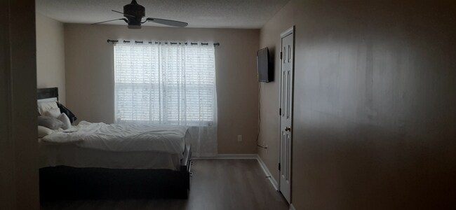 Building Photo - Exquisite Three Bedroom Home in Northeast Columbia!