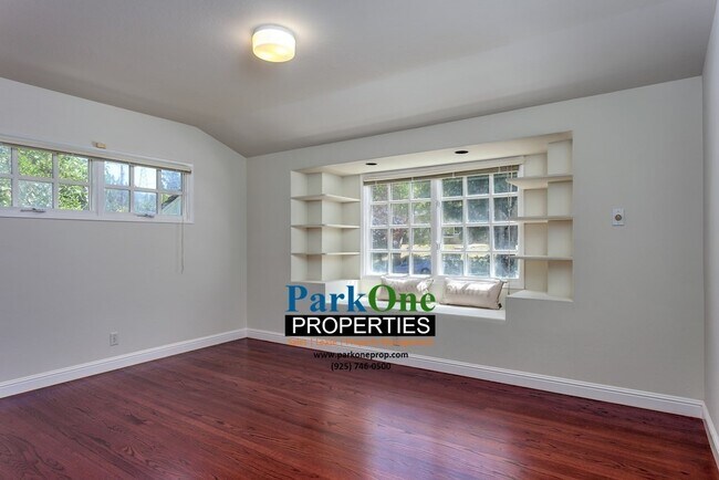 Building Photo - Amazing Moraga Home with incredible lot!