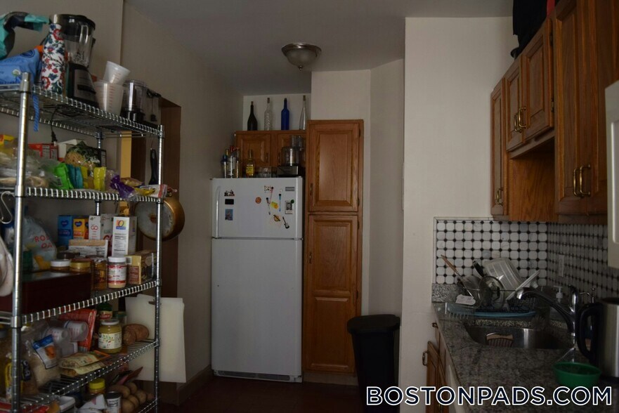 Building Photo - 448 Park Dr