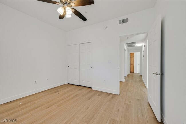 Building Photo - 2291 W Horizon Ridge Pkwy