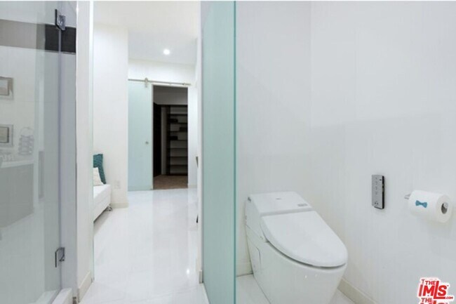 Building Photo - 3624 Avenida Del Sol