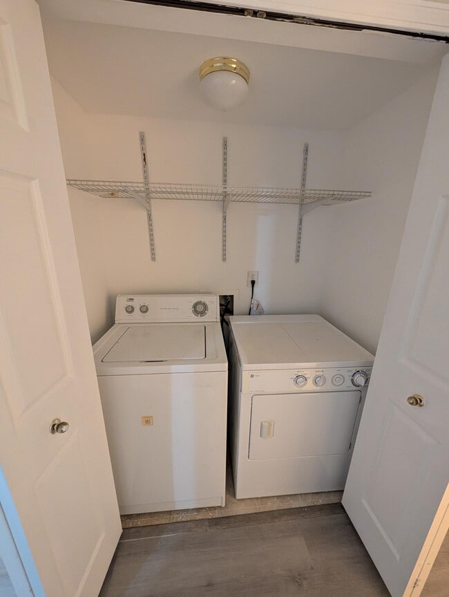 Building Photo - 41034 Rose Ln