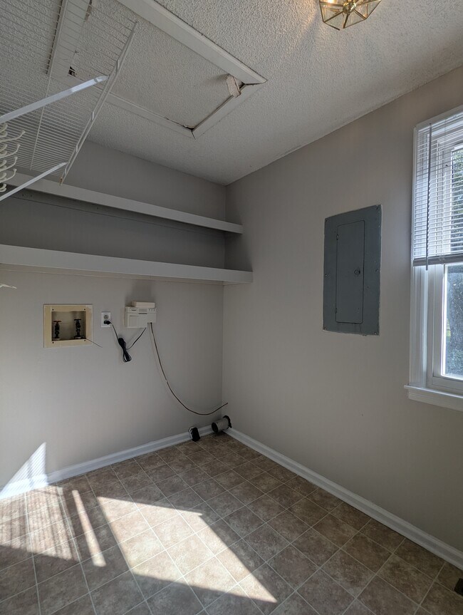 Building Photo - 417 Willis Pass