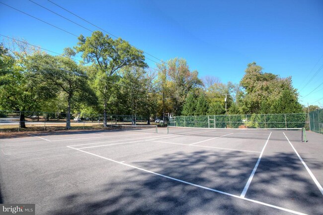 Building Photo - Sought After Aquia Harbour