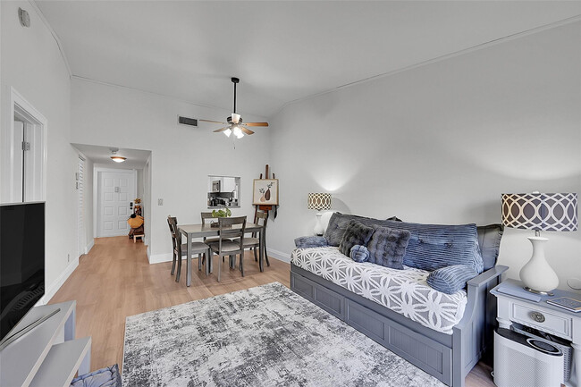 Building Photo - 2351 NW 37th Ave