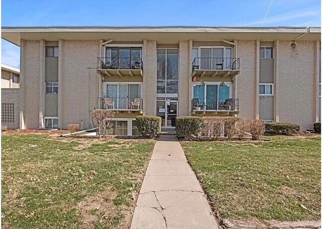 Building Photo - 2807 Pembroke Ln