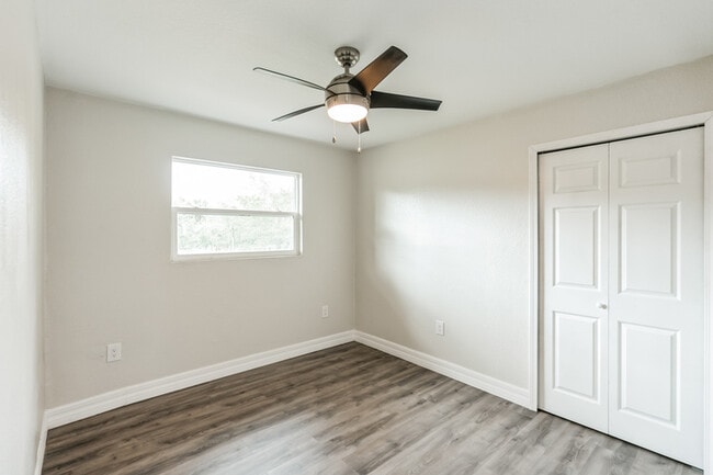 Building Photo - 224 Singleton Ave