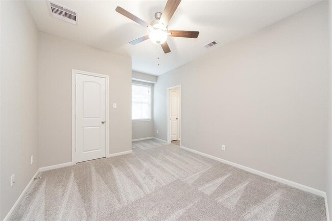 Building Photo - 5550 Sallow Bay Ln