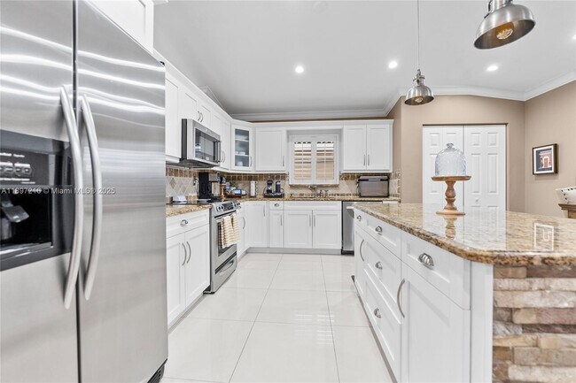 Building Photo - 13925 SW 155th Ct