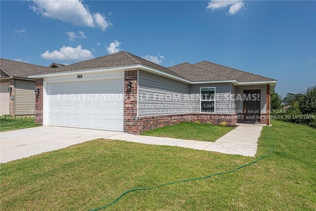 Building Photo - 968 S Brambling Ln