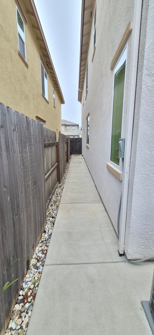 Building Photo - Tastefully Done & Stunning Place to Call Home