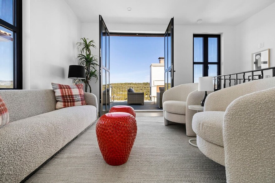 Building Photo - 2701 Bumble Bee Dr