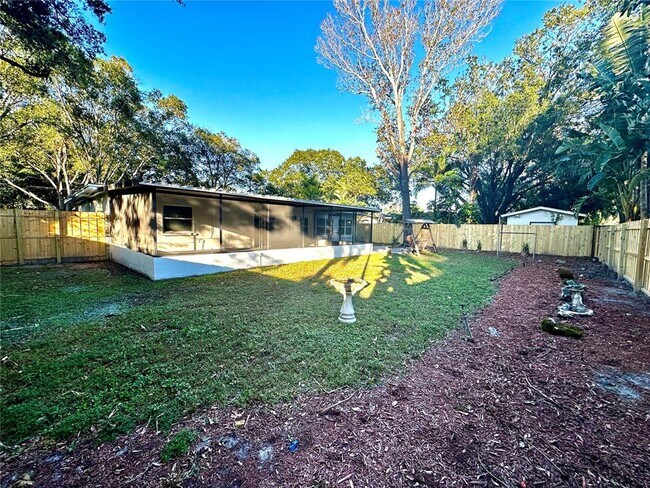 Building Photo - 4108 W Fielder St