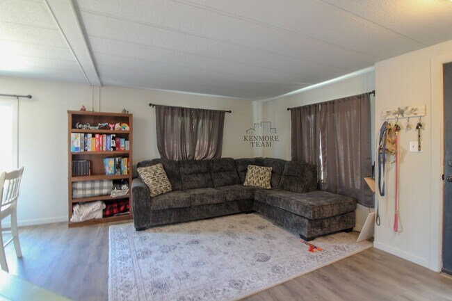 Building Photo - 2 Bed, 2 Bath Home in Kennewick with a SHOP!