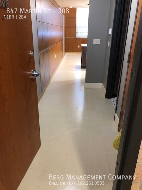 Building Photo - 847 Martin St