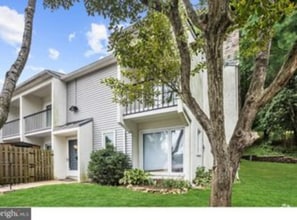 Building Photo - 150 W Kenilworth Cir