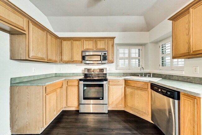 Building Photo - 1231 Shelby Dr