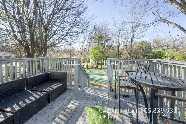 Building Photo - 319 19th St E