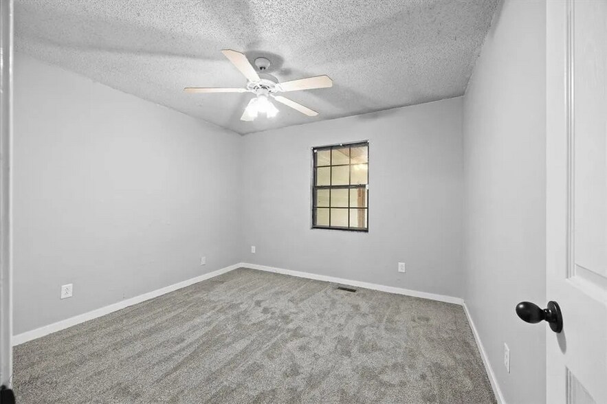 bedroom 1 - 2602 E Main St