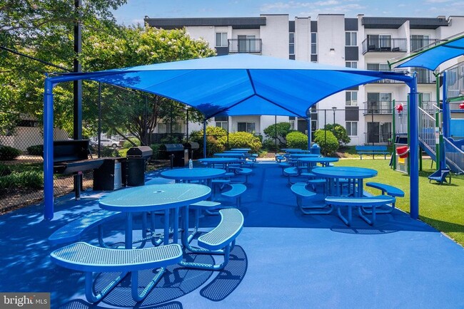 Building Photo - 75 S Reynolds St