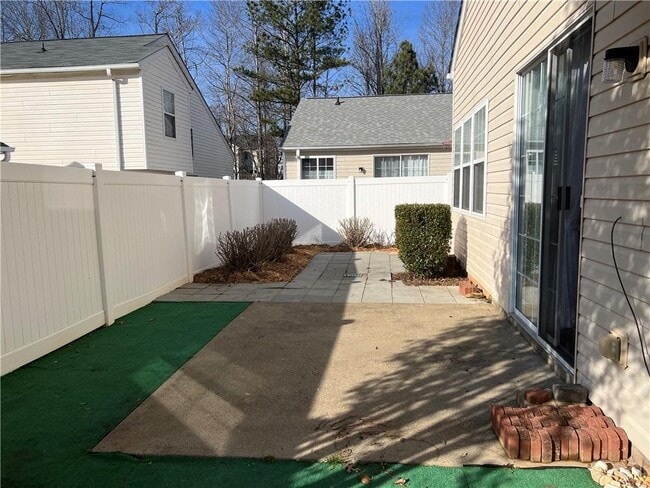 Building Photo - 275 Manley Ct