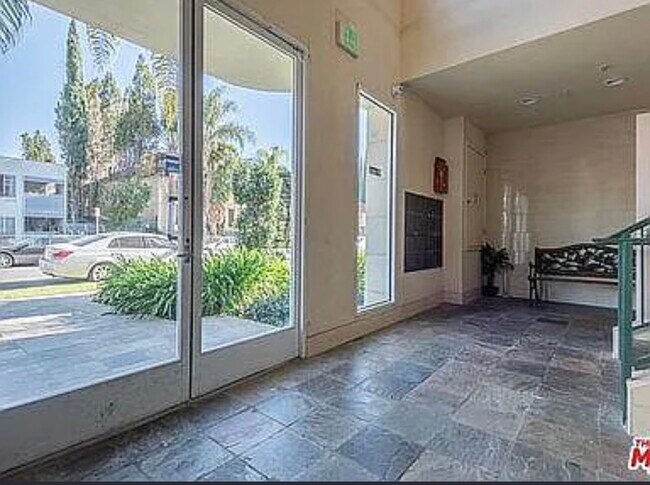 Building Photo - 4343 Ventura Canyon Ave