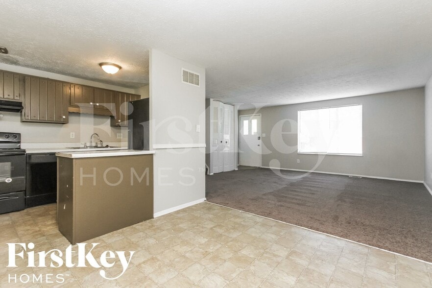 Building Photo - 2530 Fairhaven Dr