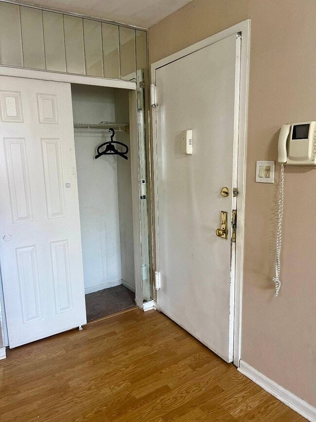 Building Photo - 1292 Richmond Ave