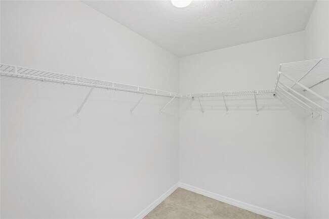 Building Photo - 4037 Crockers Lake Blvd