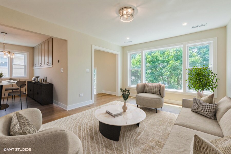 Building Photo - 7026 W Diversey Ave