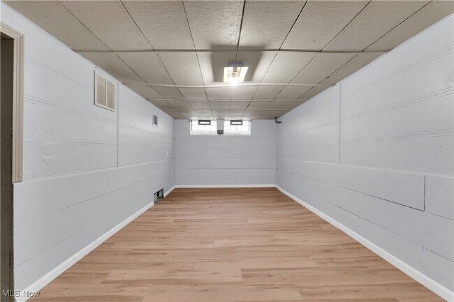 Building Photo - 24571 Hawthorne Dr