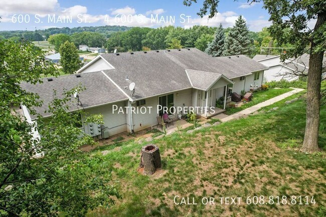 Building Photo - 2 bedroom/ 1 bath apartment in Deerfield, WI