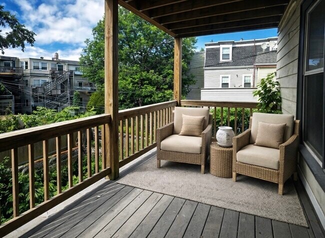 Building Photo - 30 Monmouth St