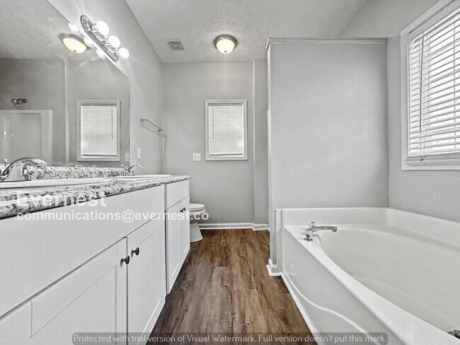 Building Photo - 3 Bed/2 Bath Home with Garage / Pet-Friendly / Available Now!