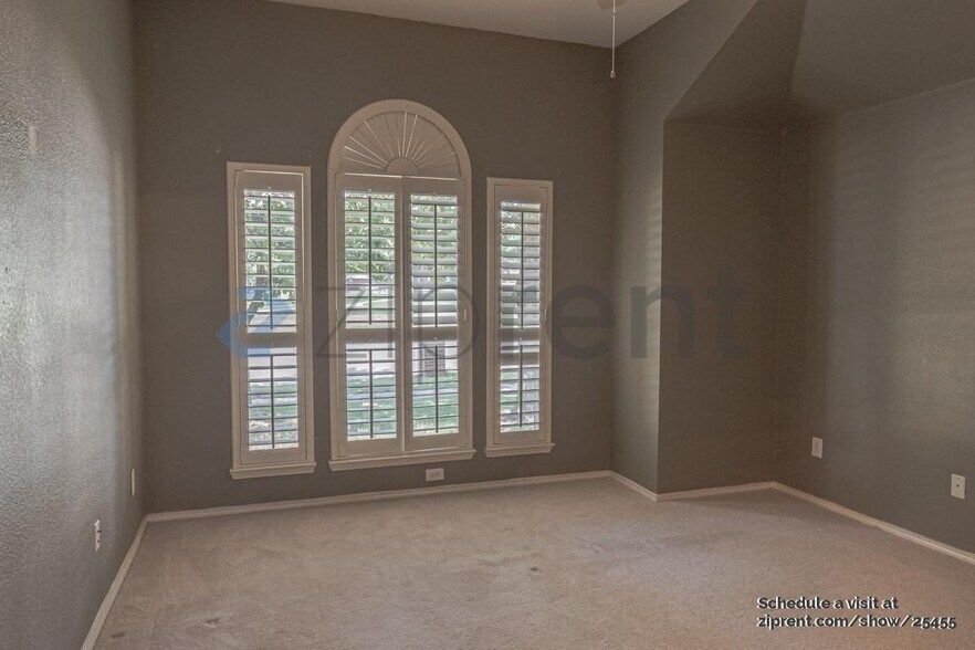 Building Photo - 11853 Del Rio Dr