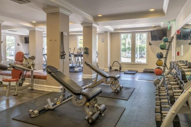 Building Photo - 533 NE 3rd Ave