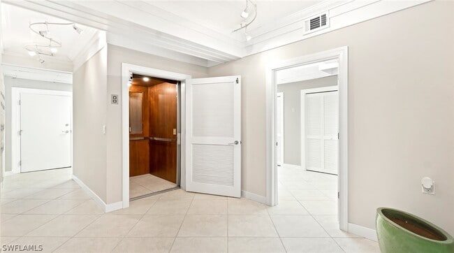 Building Photo - 877 7th St S