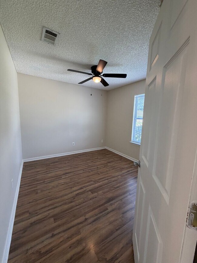 Building Photo - 101 Talbot Ct