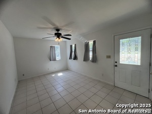 Building Photo - 568 Lake Forest
