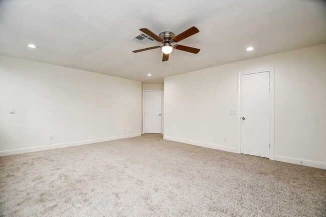 Building Photo - 8115 Fondren Lake Dr