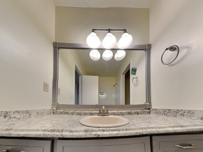 Building Photo - 105 Feldwood Pines St