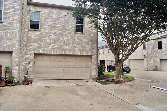 Primary Photo - 3018 Holly Hall St