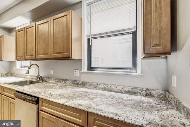 Building Photo - 2343 N College Ave