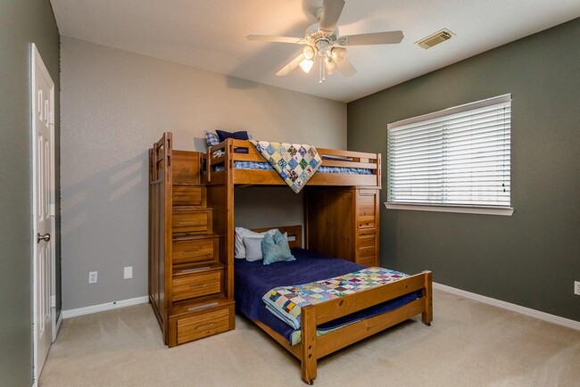 Building Photo - 15230 Ledgewood Park Dr
