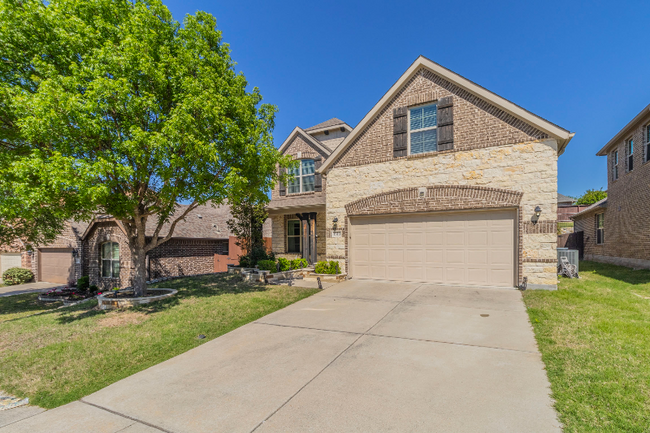 Building Photo - 1313 Poplar Dr